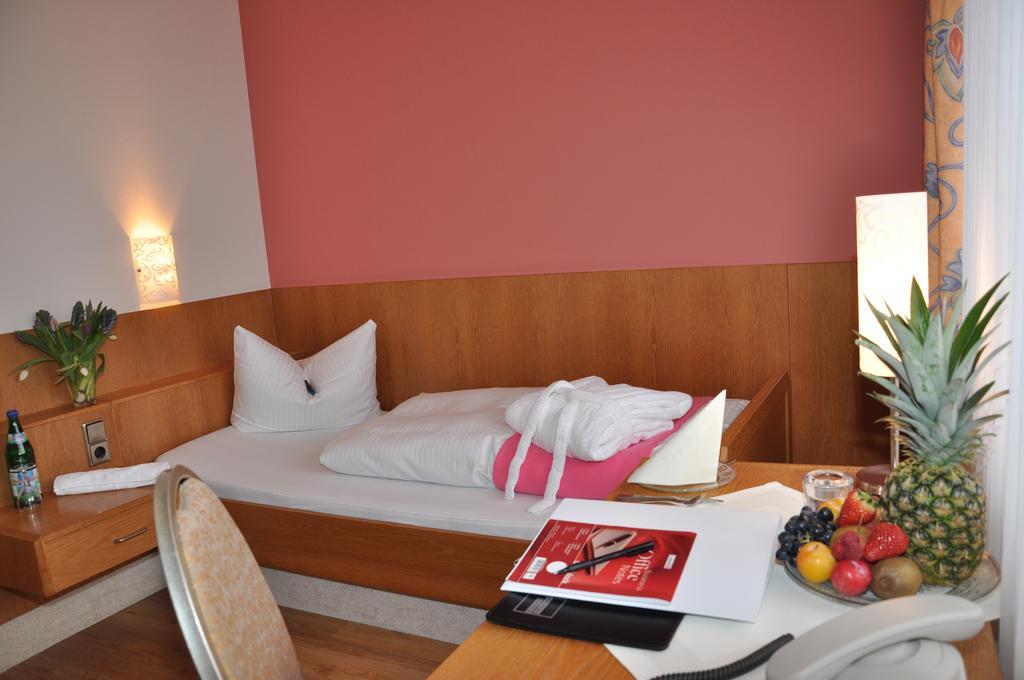 Hotel-Restaurant Sonnenhof Veitsrodt ภายนอก รูปภาพ